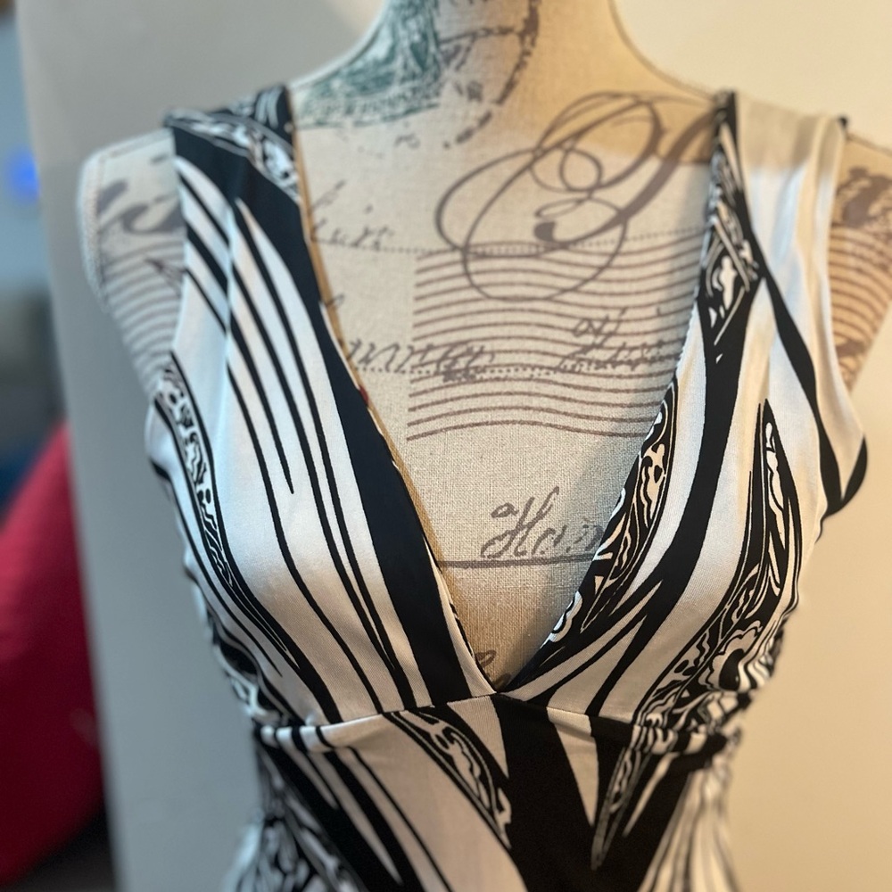 Just Cavalli Black and White V-Neck Graphic Sleeveless Tank - Picture 2 of 16